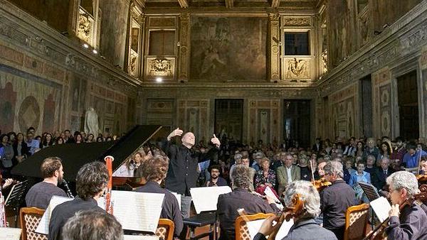 ALEXANDER LONQUICH, pianoforte e direzione ORCHESTRA DA CAMERA DI MANTOVA
