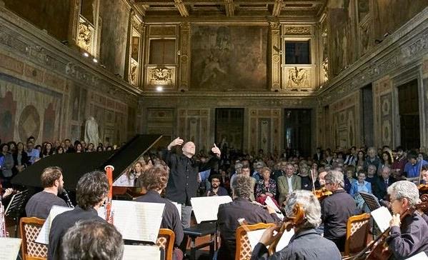 ALEXANDER LONQUICH, pianoforte e direzione ORCHESTRA DA CAMERA DI MANTOVA
