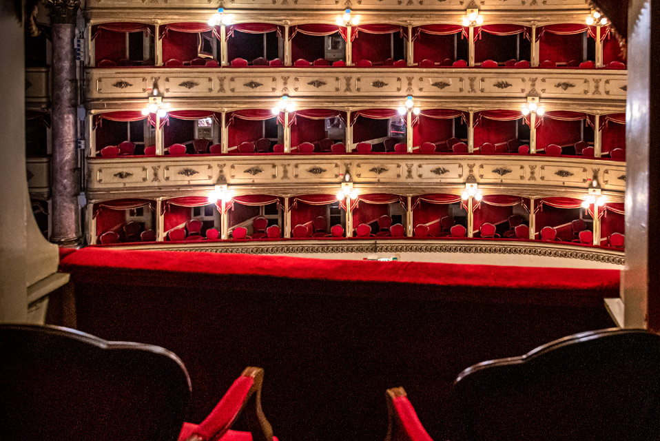 Entra nel mondo del Teatro Sociale
